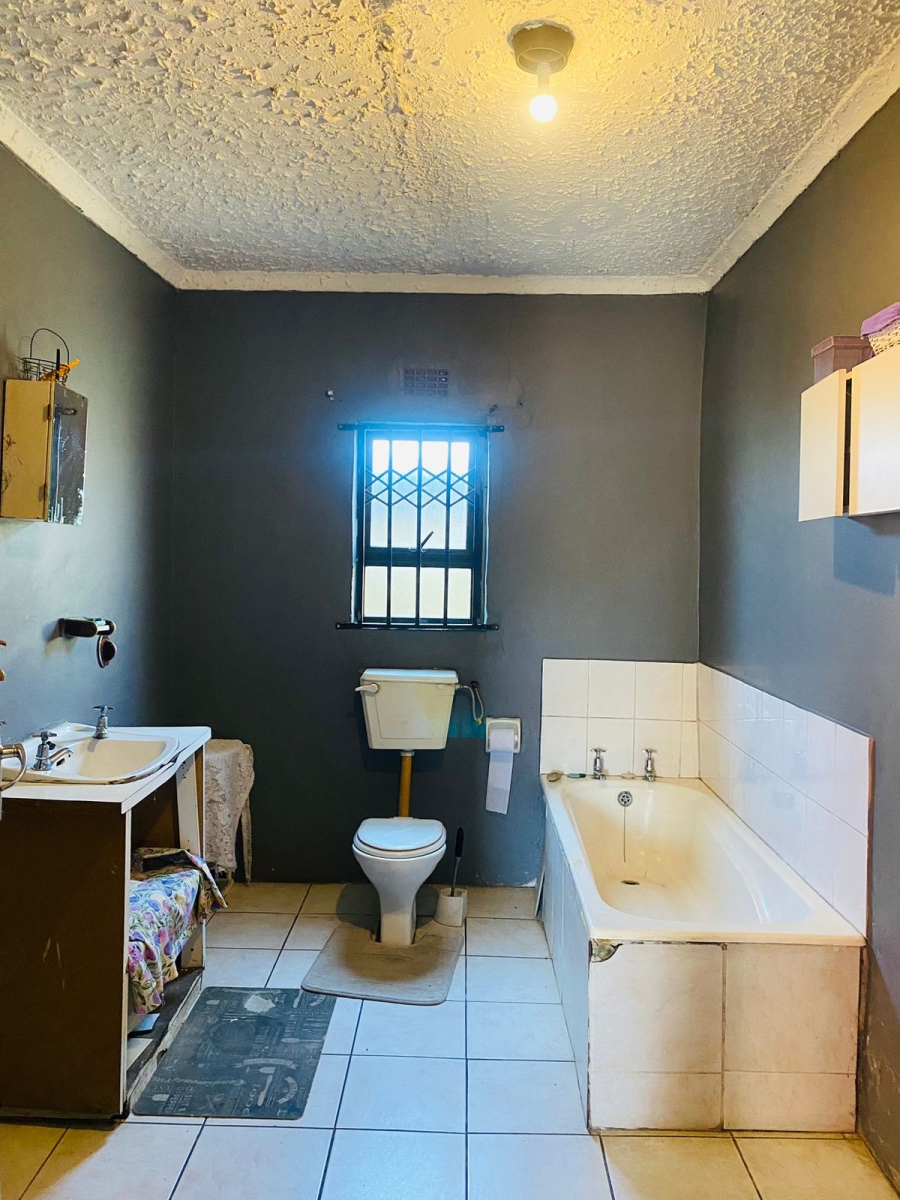 3 Bedroom Property for Sale in Mandela Park Western Cape